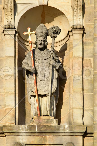Германия - город Бамберг. Скульптура святого 