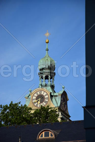 Германия - город Регенсбурга. Башня древнего здания 