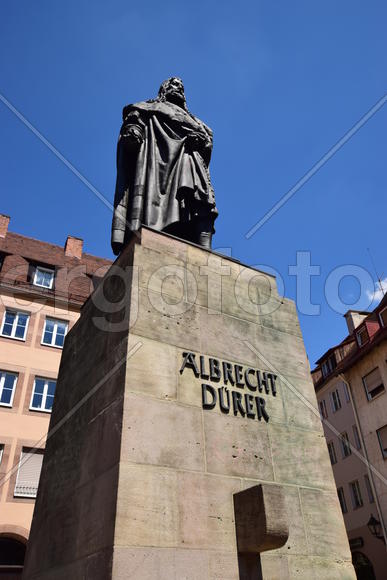 Германия - город Нюрнберг. Скульптура Альбрехта Дюрера 