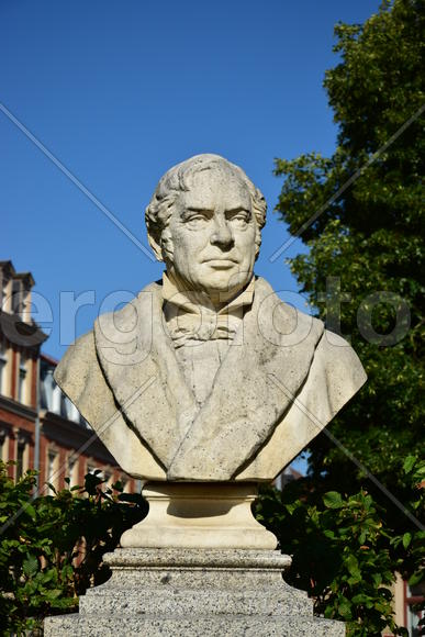 Германия - город Бамберг. Скульптура мужчины 