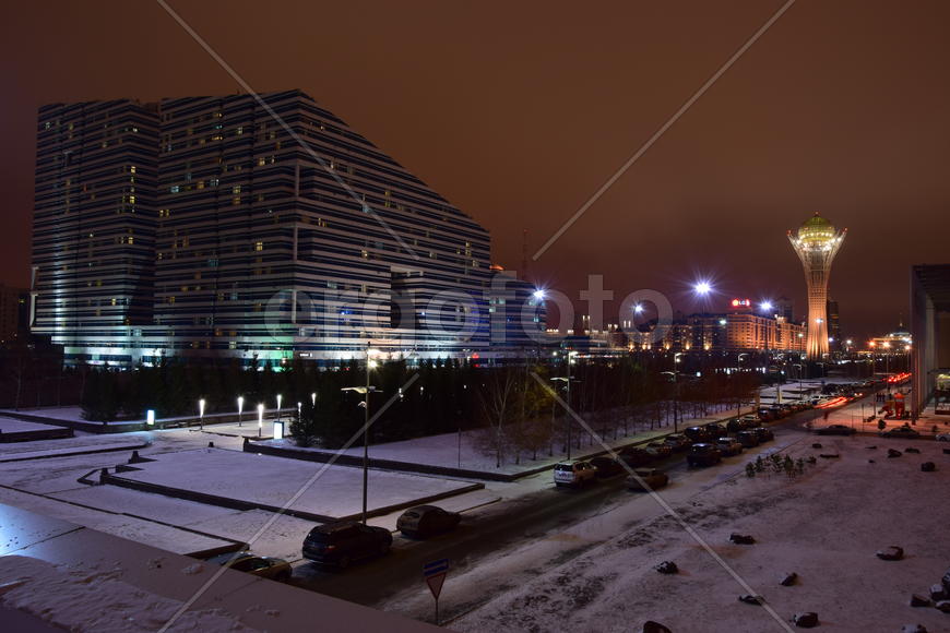 Астана. Современная архитектура города ночью 