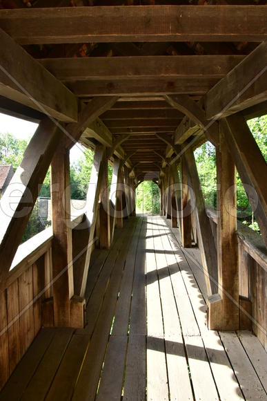 Исторический город Ротенбург в Баварии. Старинный мост из дерева 