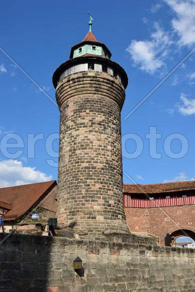 Германия - город Нюрнберг. Старинная башня 