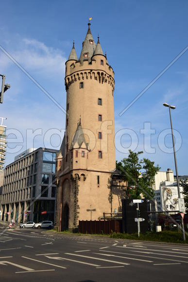 Германия, Франкфурт-на-Майне. Старинная башня 