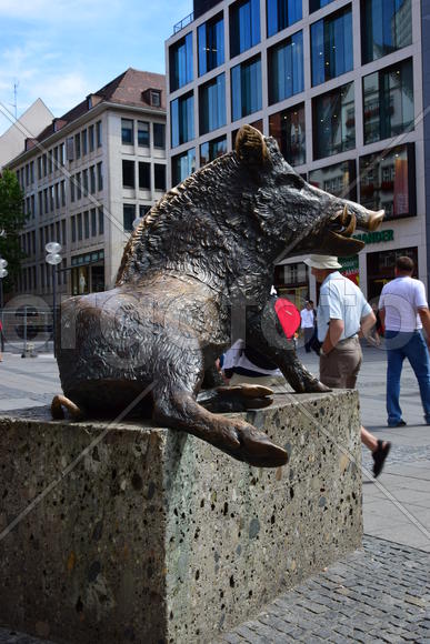 Германия. Мюнхен. Памятник кабану 