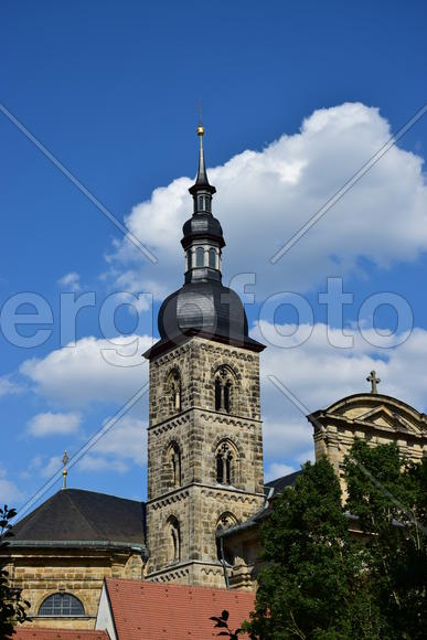 Германия - город Бамберг. Башня старинного здания 
