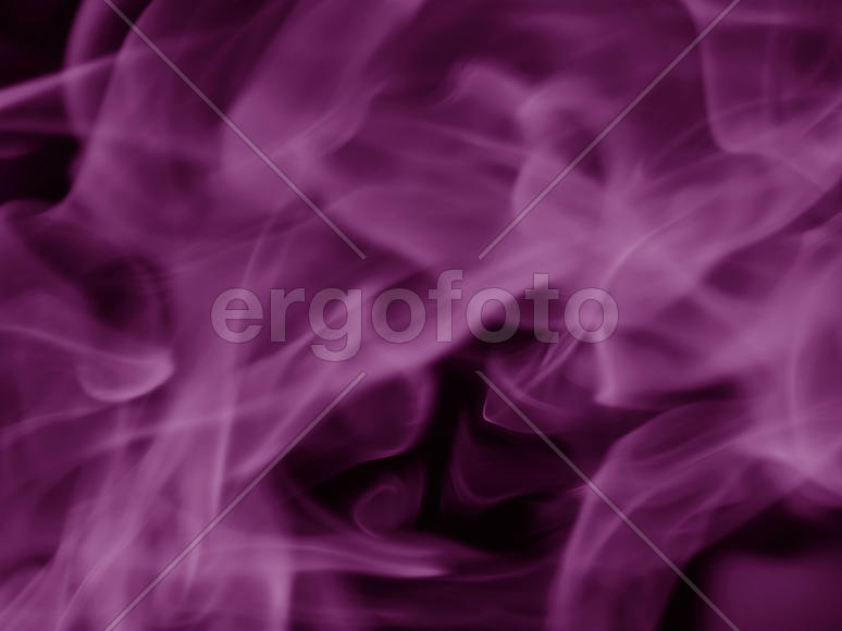 Текстура фиолетового дыма на черном фоне