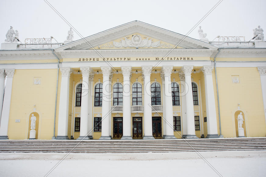 Palace of Culture. Gagarin in Sergiev Posad in the winter