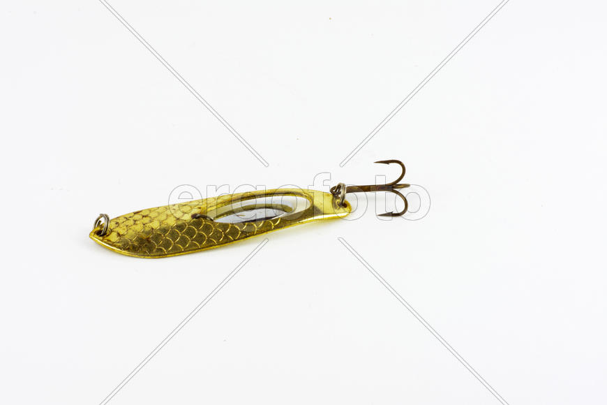 Приманки для рыбалки с крючком на белом фоне