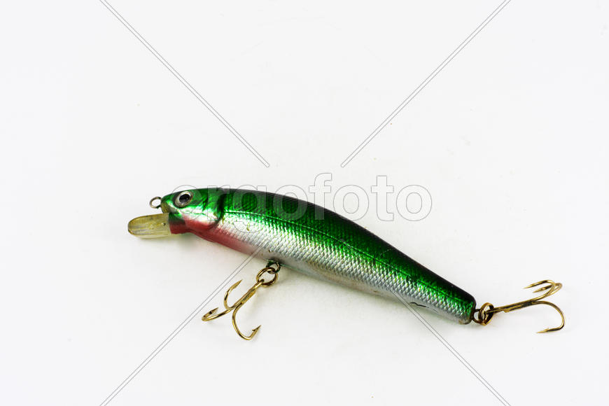 Приманки для рыбалки с крючком на белом фоне