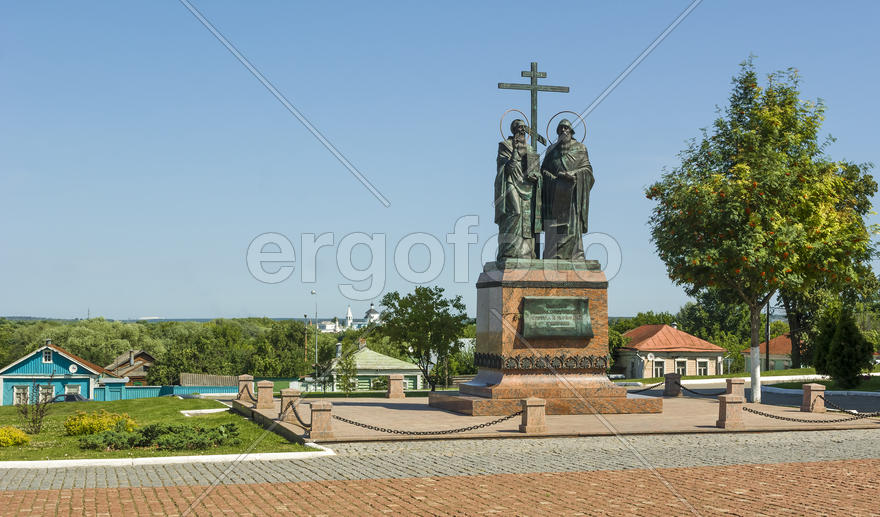 Памятник Кириллу и Мефодию в Коломне