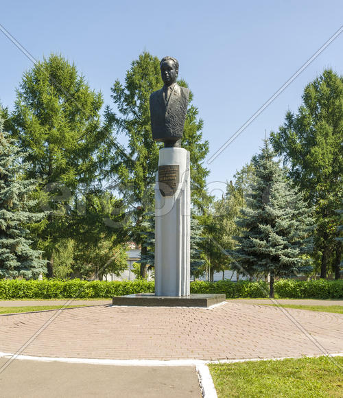 Памятник Герою социалистического труда Б.И.Шавырину