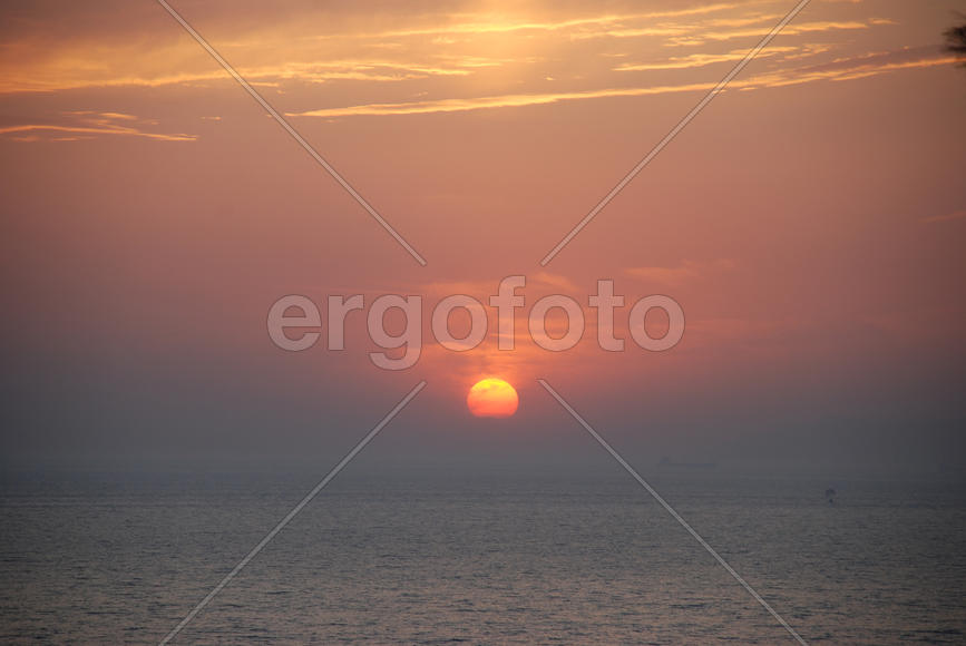 Красивый закат на черном море