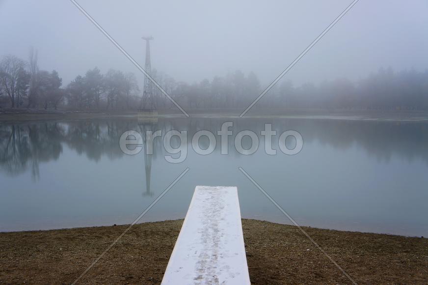 Туманное озеро