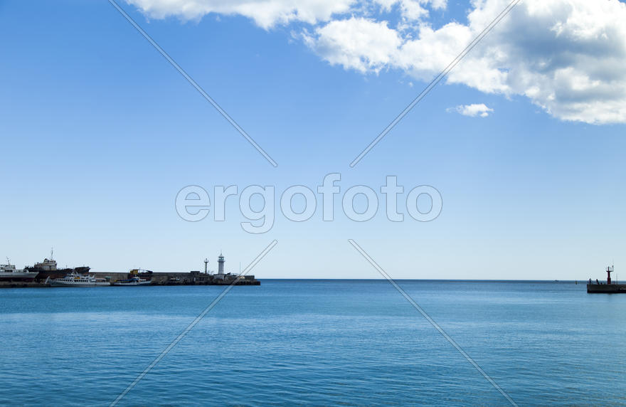 City bay with the ships in it under the blue sky and a bright sun