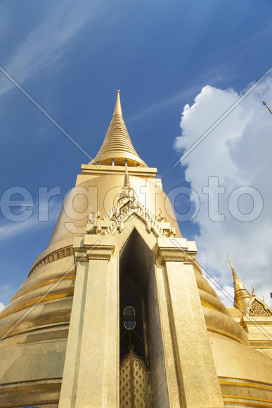 The beautiful Buddhist temple is pleasing to the eye of visitors and parishioners