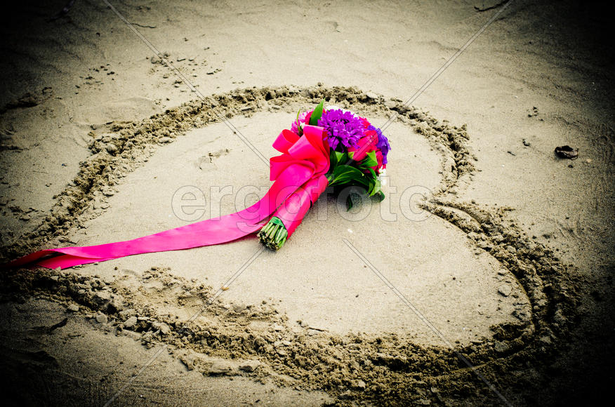 Свадебный букет на песке 
