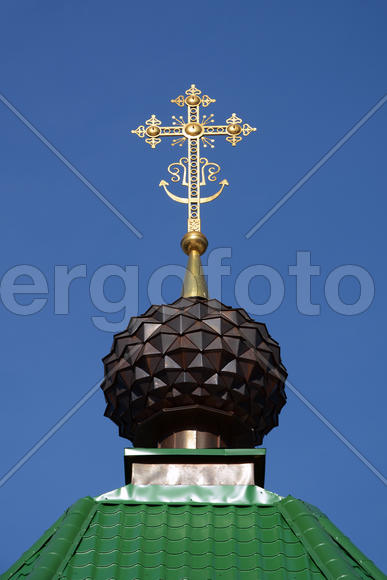 Купол с крестом Надвратного храма в честь иконы Божьей Матери Иверская.