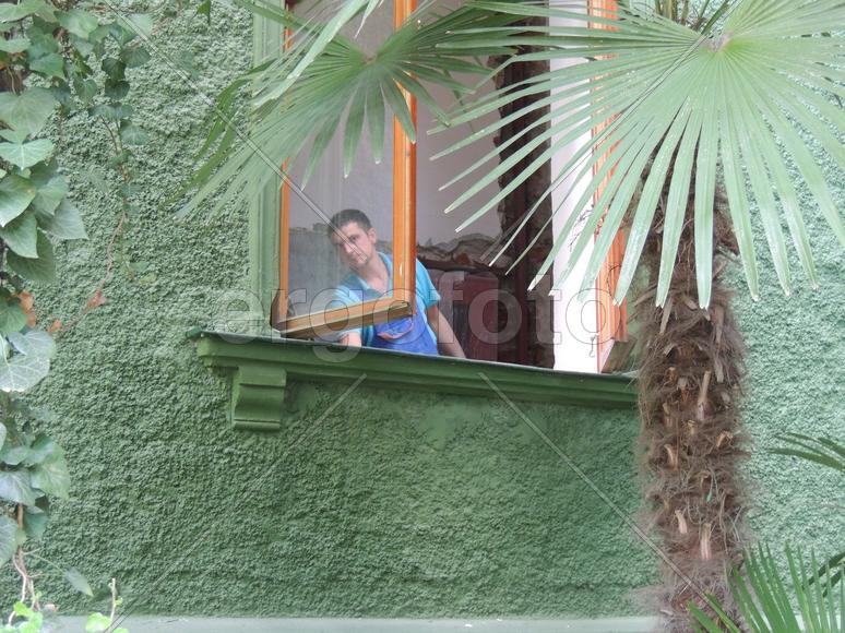 Человек в окне