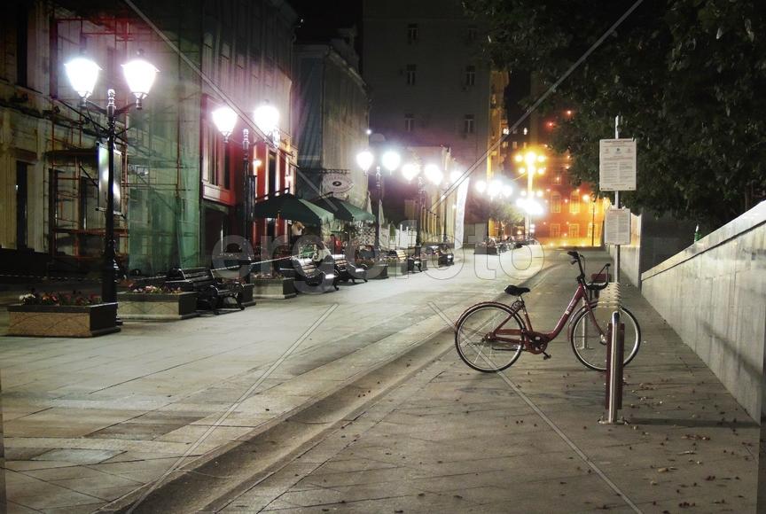 Ночь, улица, велосипед