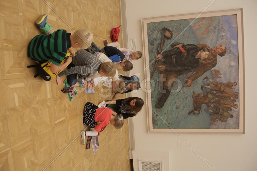 Маленткие посетители в залах. Русский музей. Санкт-Петербруг