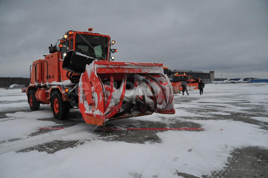 Уборка снега в аэропорту Домодедово 12