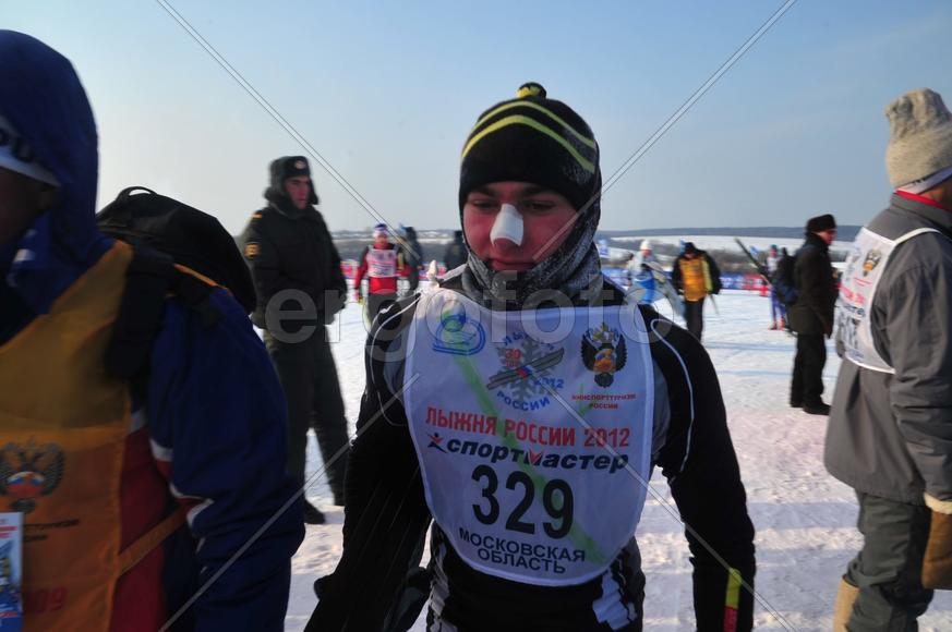 Победитель лыжной гонки Лыжня России-2012 в Подмосковной Яхроме среди мужчин.  Лыжная гонка Лыжня-Ро