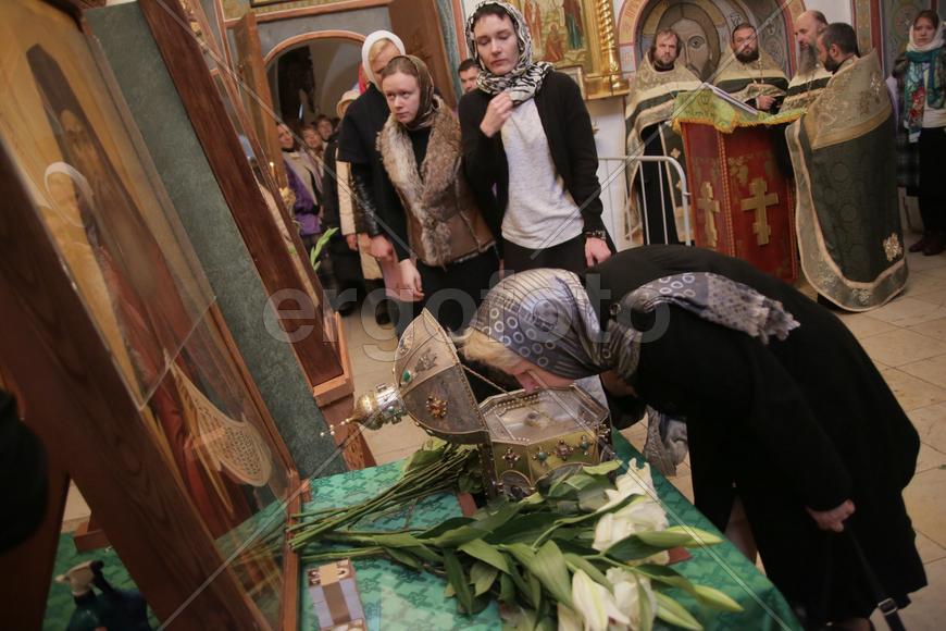 Мощи  русского святого, преподобного Силуана Афонского в в храме Великомученика Никиты 