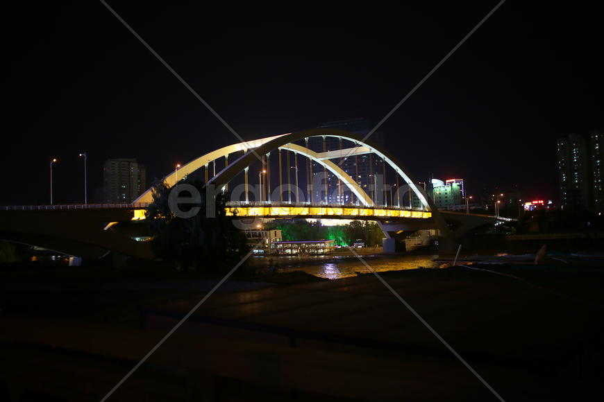 Китай, город Ланьчжоу. Мост через реку Хуанхэ