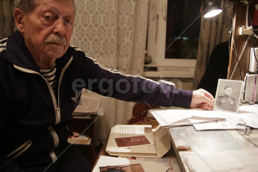 Участник обороны Москвы Юрий Семичковский в молодости на старой фотографии 