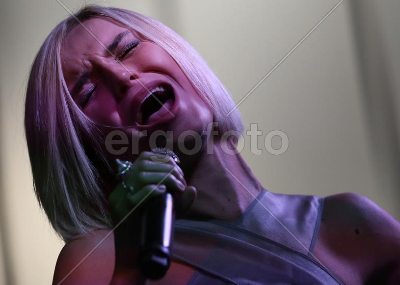 Полина Гагарина Певица Полина Гагарина на концерте в Кунцево-плаза