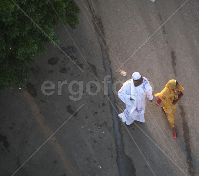 Мужчина и женщина на улицах Египта