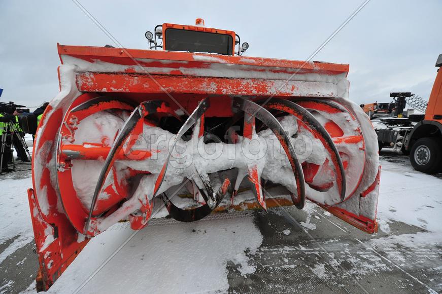 Уборка снега в аэропорту Домодедово 10