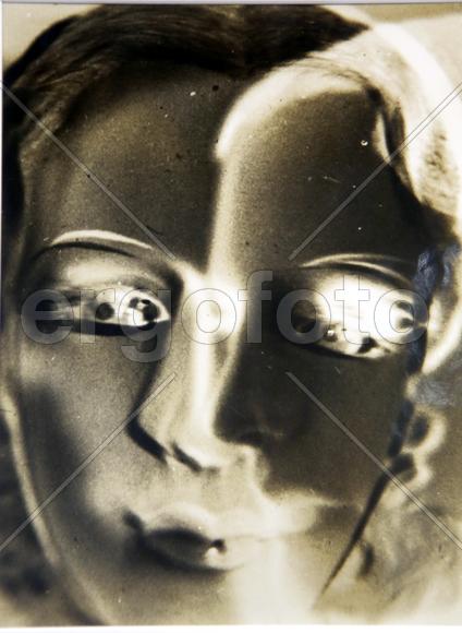 Фото Осаму Сихара. "Двуликая", 1930-е, бромосеребрянная печать.