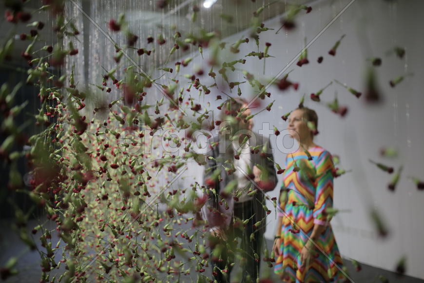 В Государственной галерее на Солянке 30 апреля 2015 года открылась выставка "Власть цветов"- FLOWER 