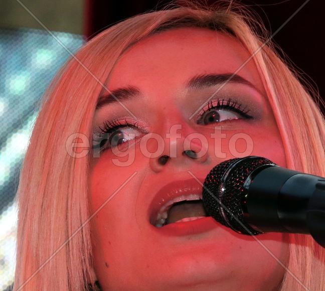 Полина Гагарина Певица Полина Гагарина на концерте в Кунцево-плаза