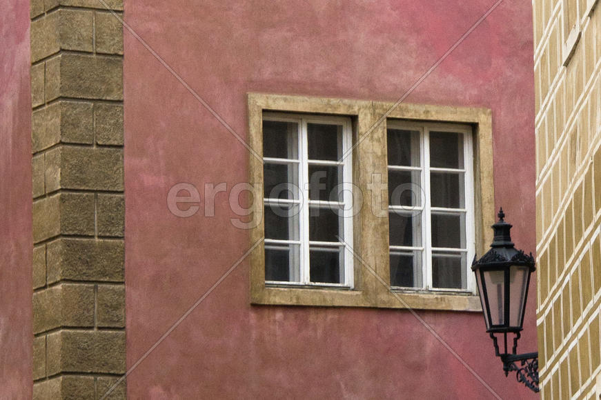 Окна дома в Праге