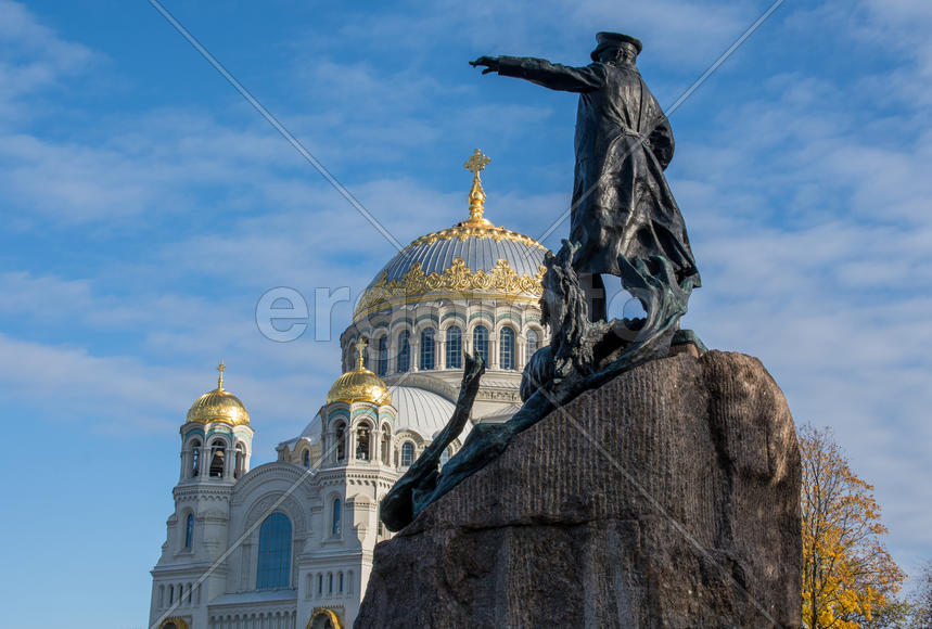 Памятник адмиралу С. О. Макарову
