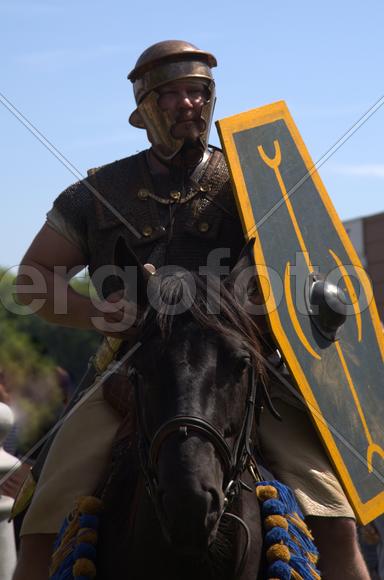 Римский всадник со щитом