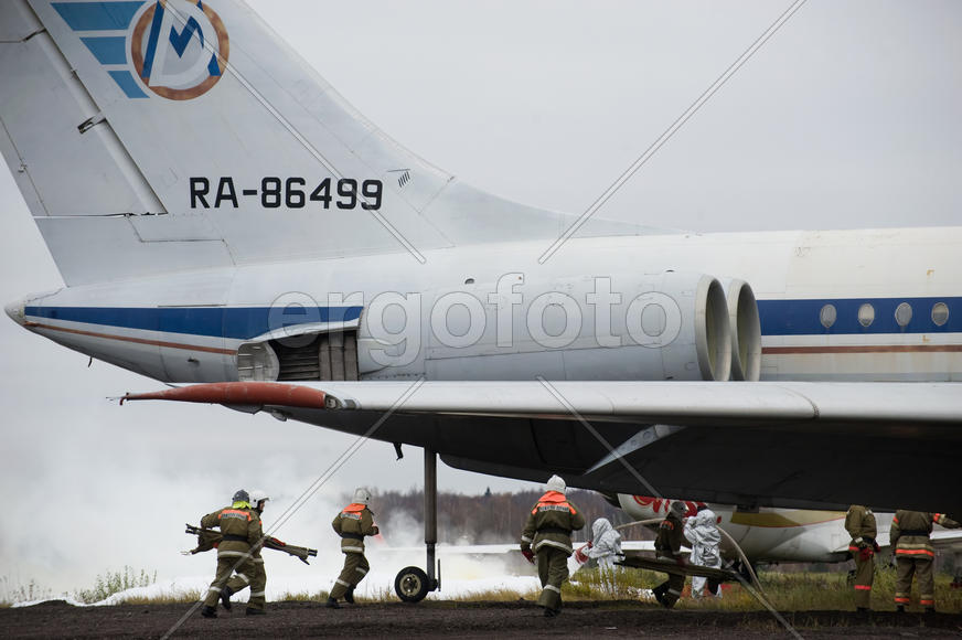 AMAУчебное тушение пожара на самолёте Ил-62 в аэропорту Домодедово_4092_f