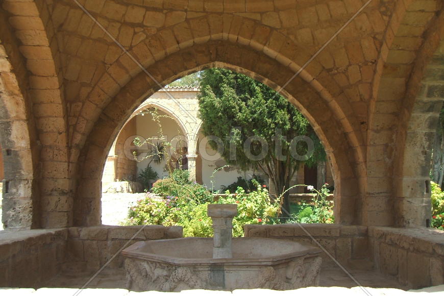 Кипр, монастырь, беседка