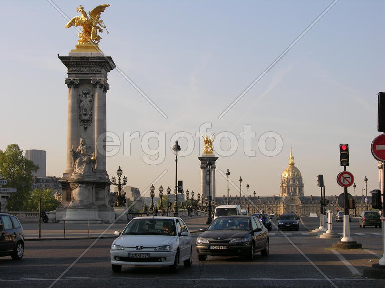 Франция, Париж, Площадь Конкорд,Мост Александра III, май, утро