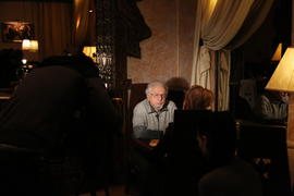 Владимир Шахиджанян даёт интервью в ресторане "Ноев Ковчег"