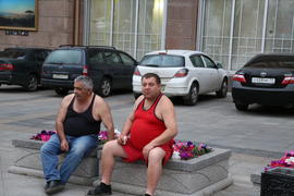 Полные люди в центре Москвы
