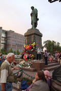 Пушкин, памятник, цветы