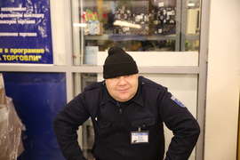 Охранник в магазине "METRO"