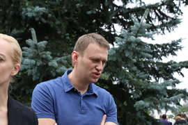 Алексей Навальный, половина лица - его жена