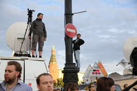 Митинг в защиту Навального, камеры, люди