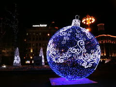 Большой новогодний шар Пушкинской площади