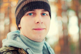 Портрет парня с голубыми глазами